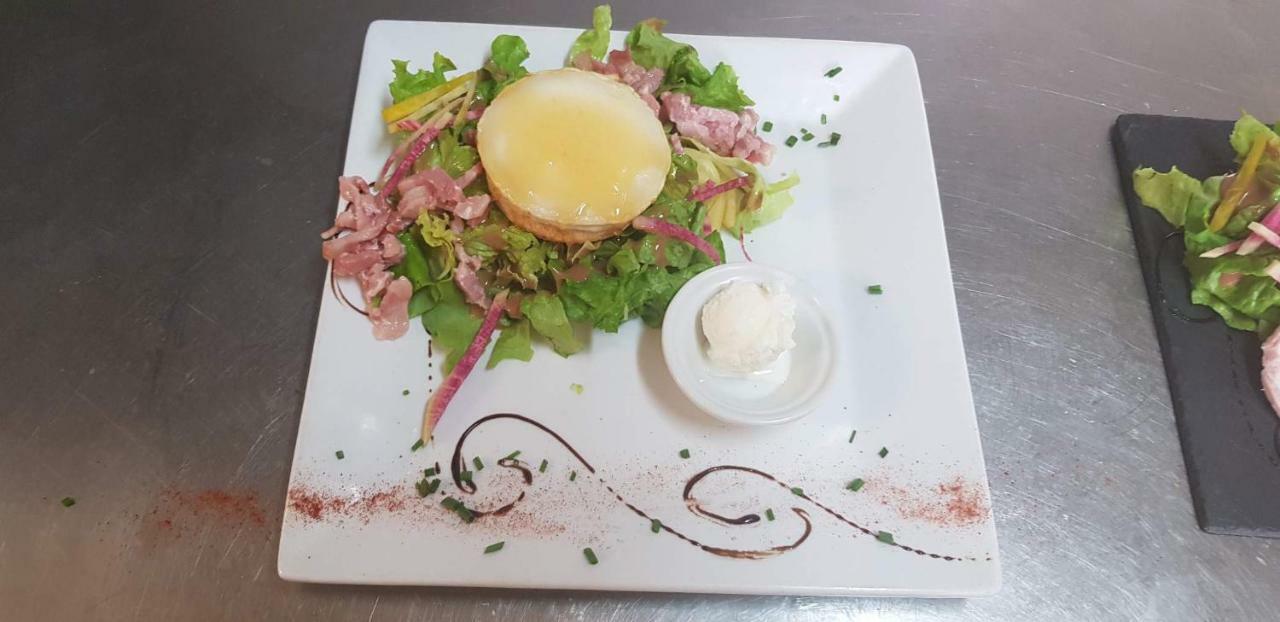 Logis Hotels - Hotel Et Restaurant Les Cordeliers カステルジャルー エクステリア 写真
